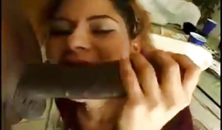 Lemak dengan rambut coklat Toket besar mengambilnya dari bokep barat populer belakang